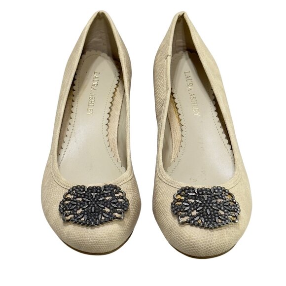 LAURA ASHLEY Women's Beige Wedge Flats Embellished Toe Faux Leather Size 7B - Picture 10 of 10